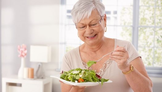 Dieta dla seniora ma znaczenie. Ile powinien jeść senior?